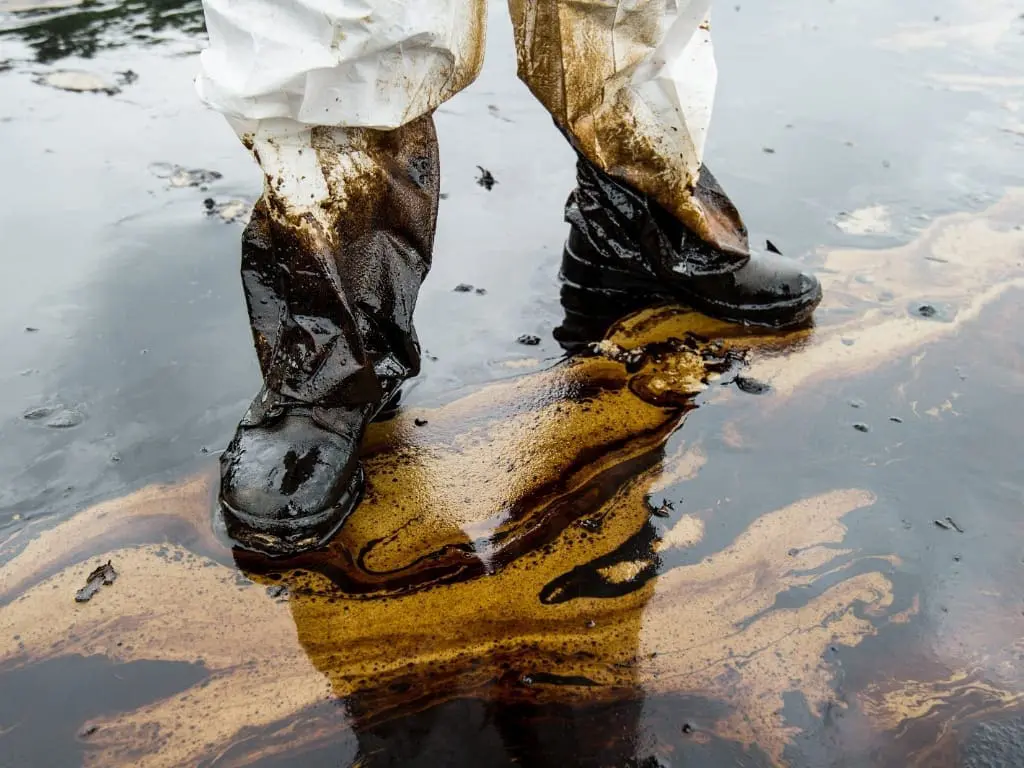 10 Effective Methods for Oil Spill Cleaning: A Comprehensive Guide