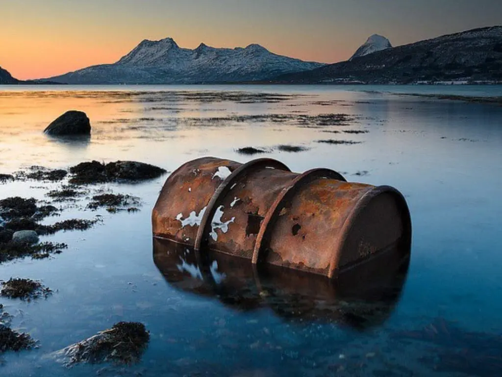 Comprehensive Strategies for Oil Spill Management and Mitigating its Damage