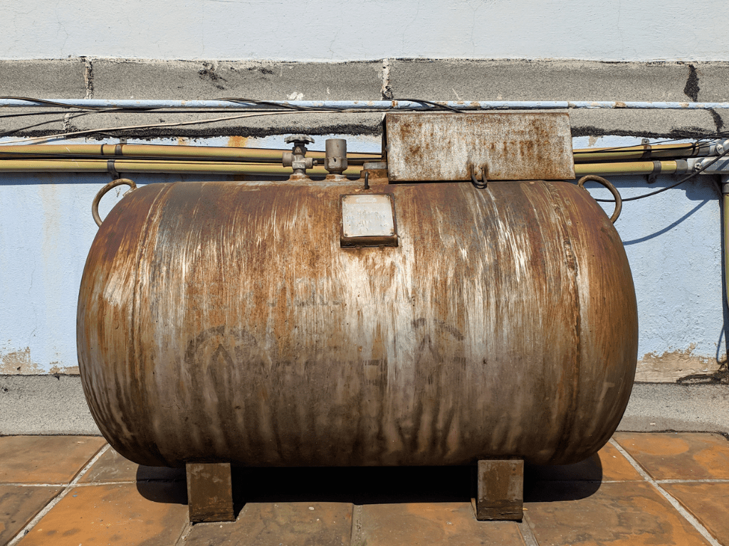 Cleaning Rusty Gas Tanks: Ultimate Guide & Solutions with AQUAQUICK 2000